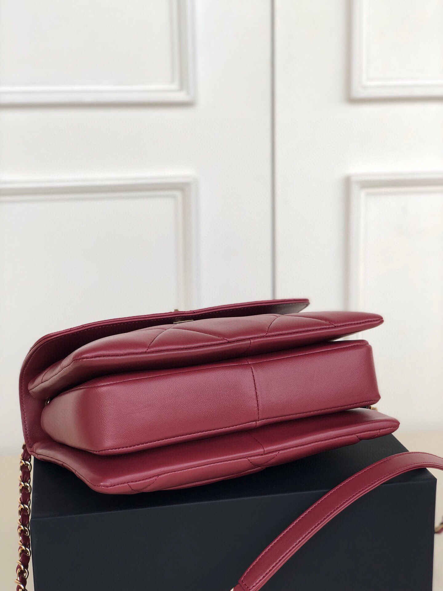 CHANEL FLAP BAG WITH TOP HANDLE 6.6 × 9.8 × 4.7 in