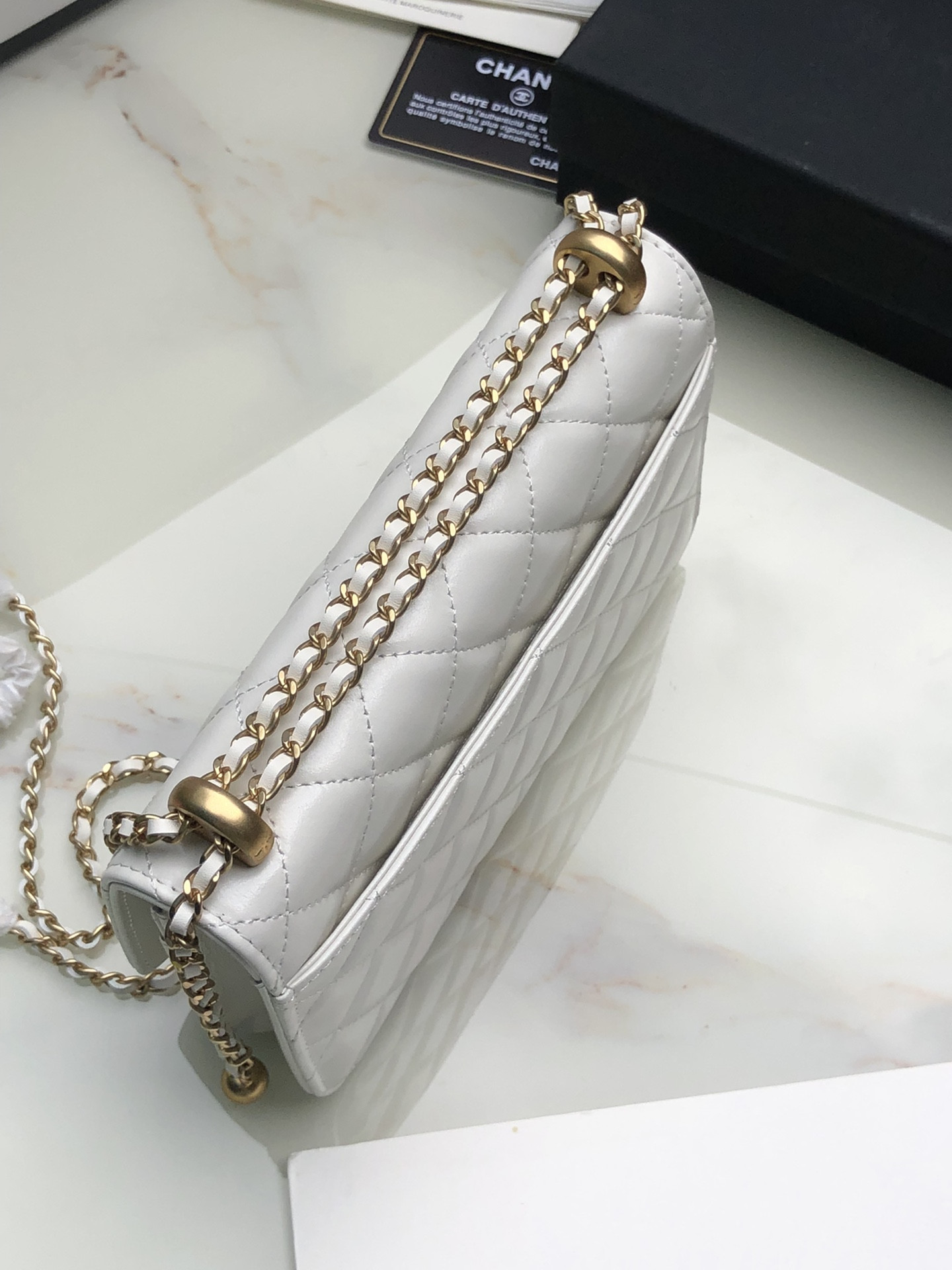 CHANEL CLASSIC WALLET ON CHAIN WHITE 4.8 × 7.5 × 1.4 in