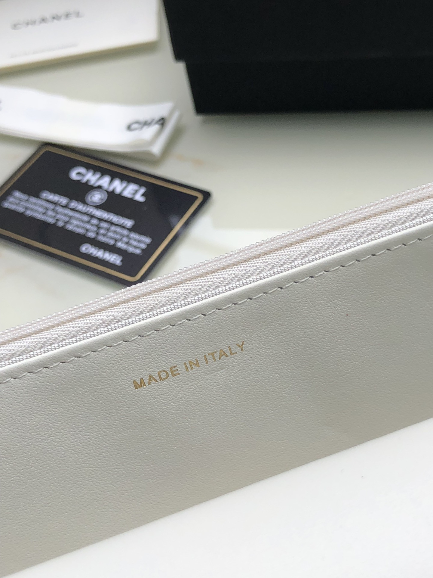 CHANEL CLASSIC WALLET ON CHAIN WHITE 4.8 × 7.5 × 1.4 in