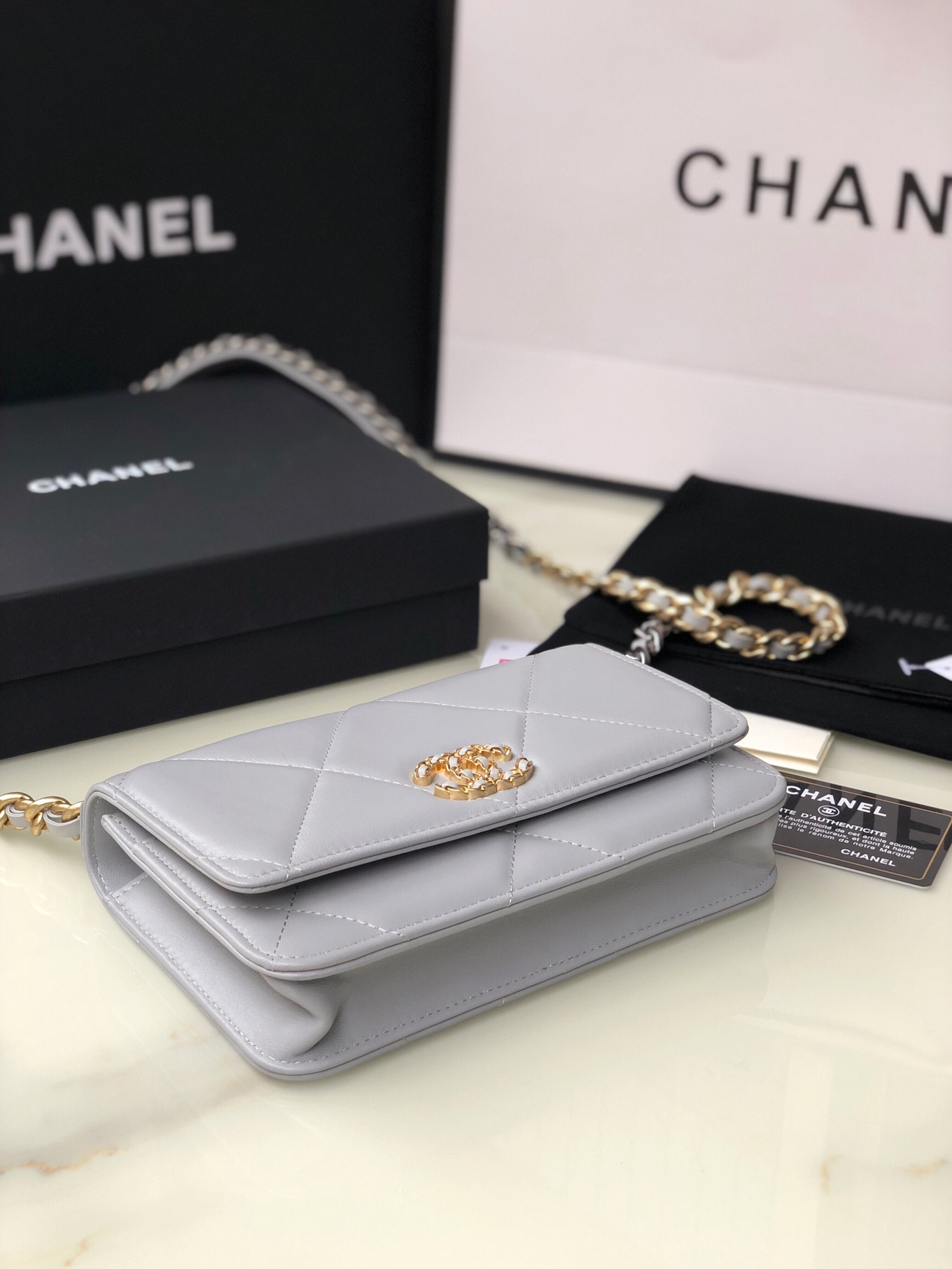 CHANEL CLASSIC WALLET ON CHAIN 4.8 × 7.5 × 1.4 in