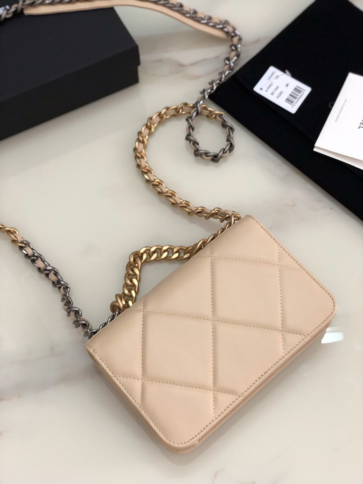 CHANEL CLASSIC WALLET ON CHAIN 4.8 × 7.5 × 1.4 in