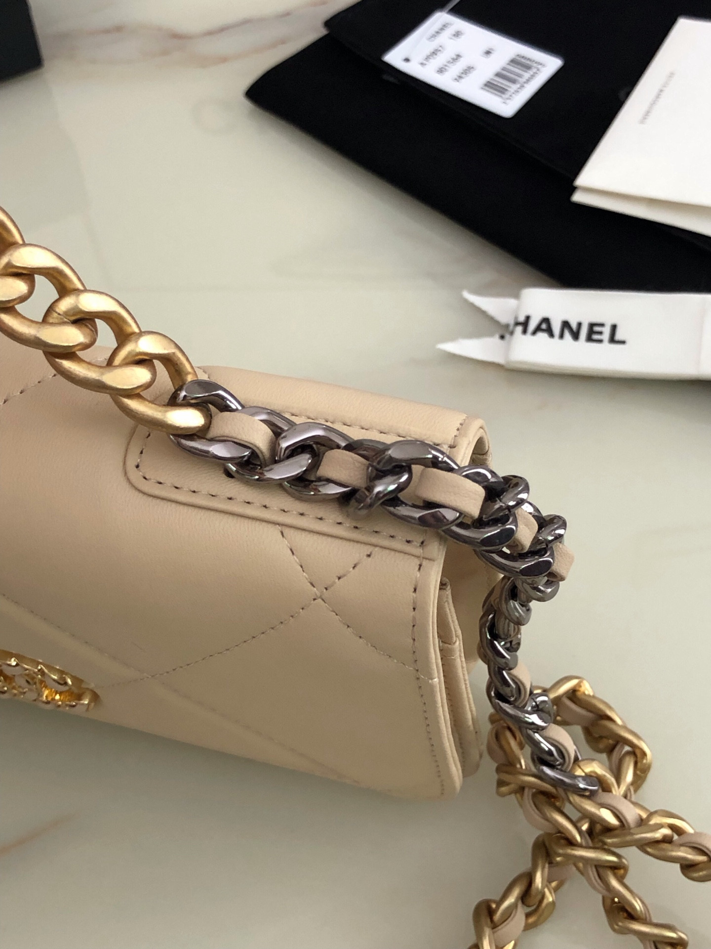 CHANEL CLASSIC WALLET ON CHAIN 4.8 × 7.5 × 1.4 in