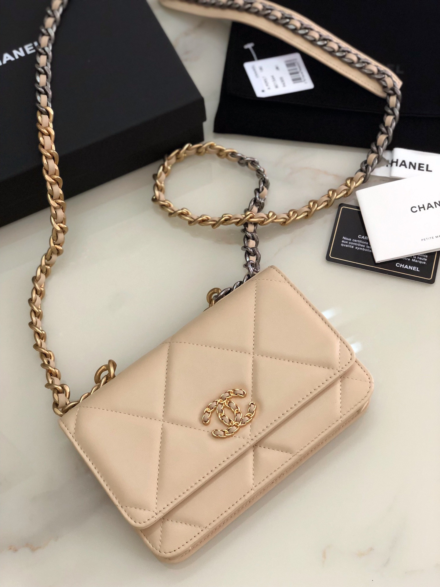 CHANEL CLASSIC WALLET ON CHAIN 4.8 × 7.5 × 1.4 in
