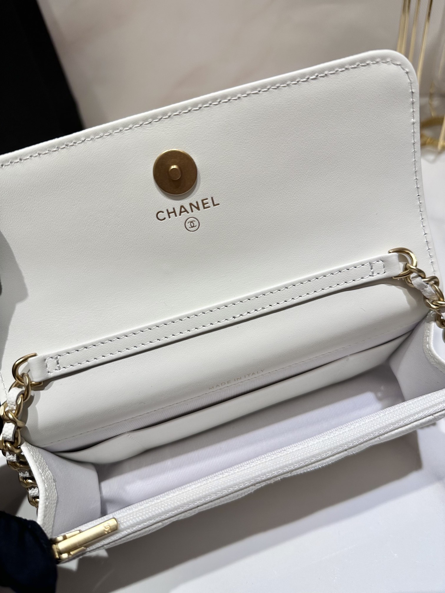 CHANEL CLASSIC WALLET ON CHAIN MINI WHITE 6.7 x 3.9 x 1.6 in