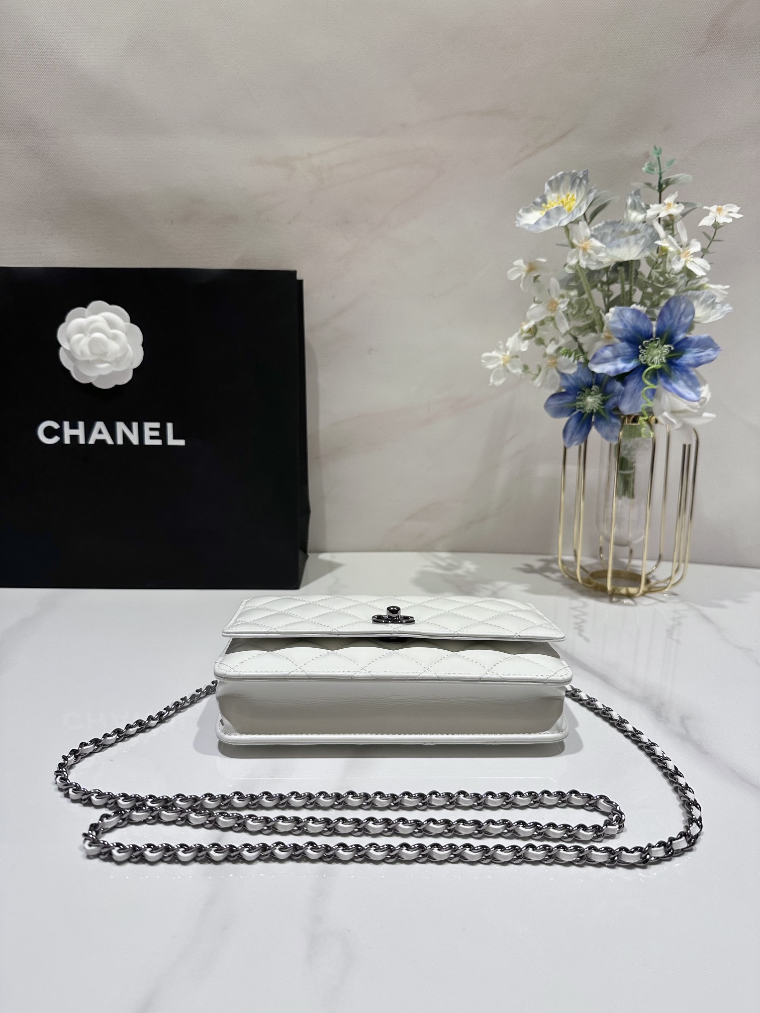CHANEL CLASSIC WALLET ON CHAIN 4.8 × 7.5 × 1.4 in