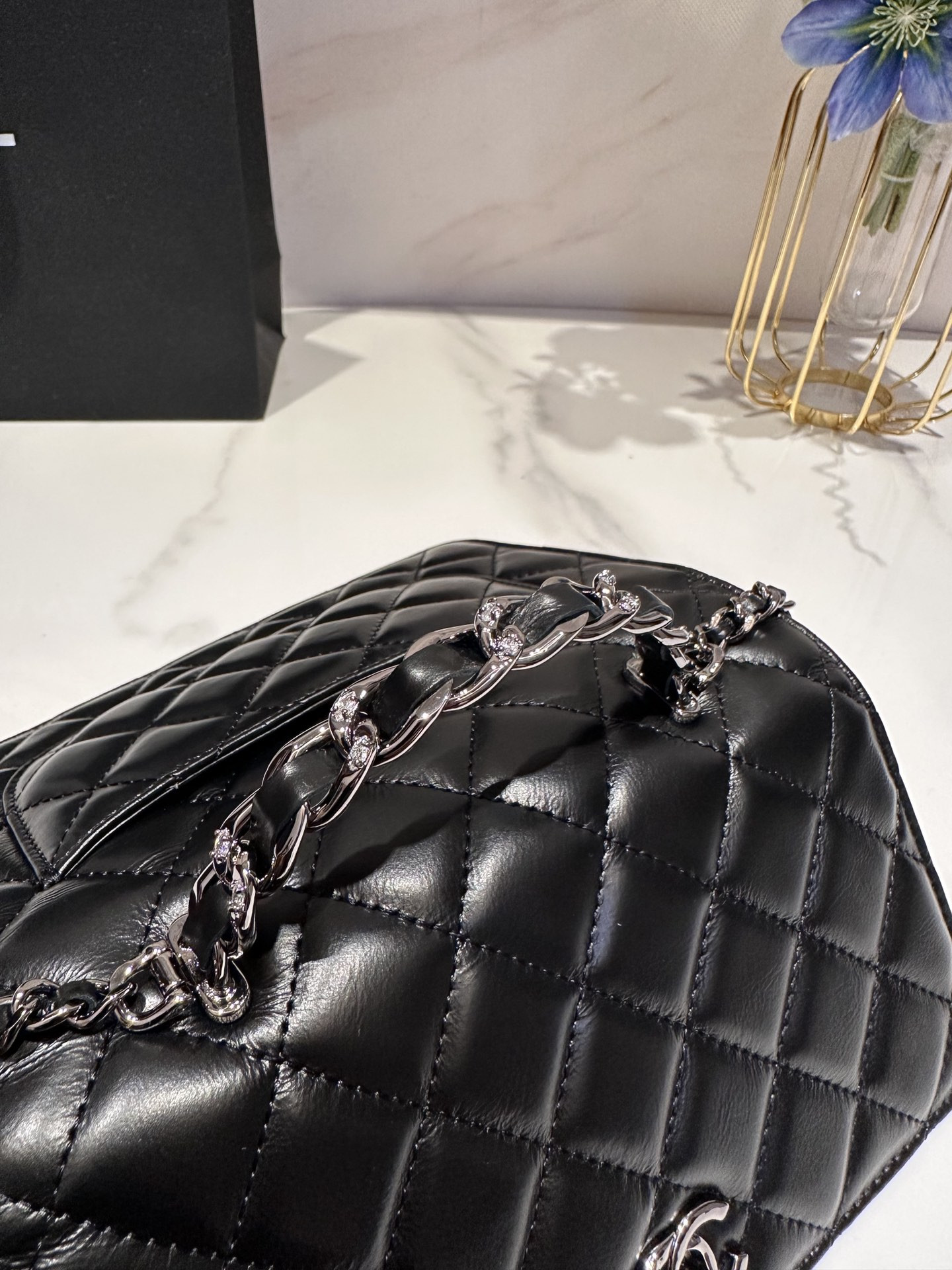 CHANEL CLASSIC WALLET ON CHAIN 4.8 × 7.5 × 1.4 in