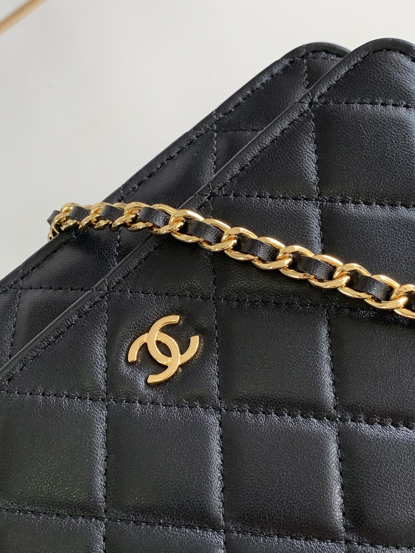 CHANEL CLASSIC WALLET ON CHAIN BLACK 4.8 × 7.5 × 1.4 in