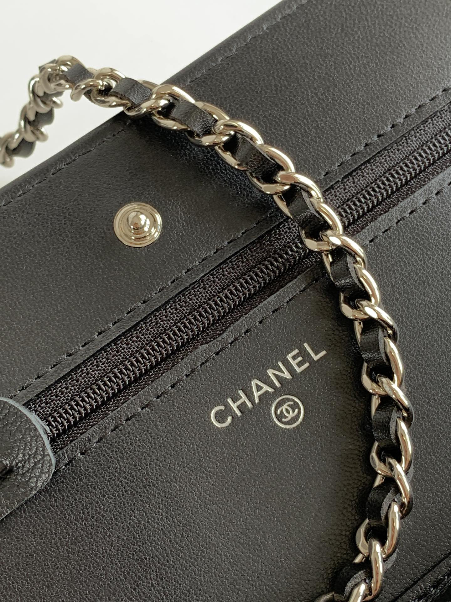 CHANEL CLASSIC WALLET ON CHAIN 4.8 × 7.5 × 1.4 in