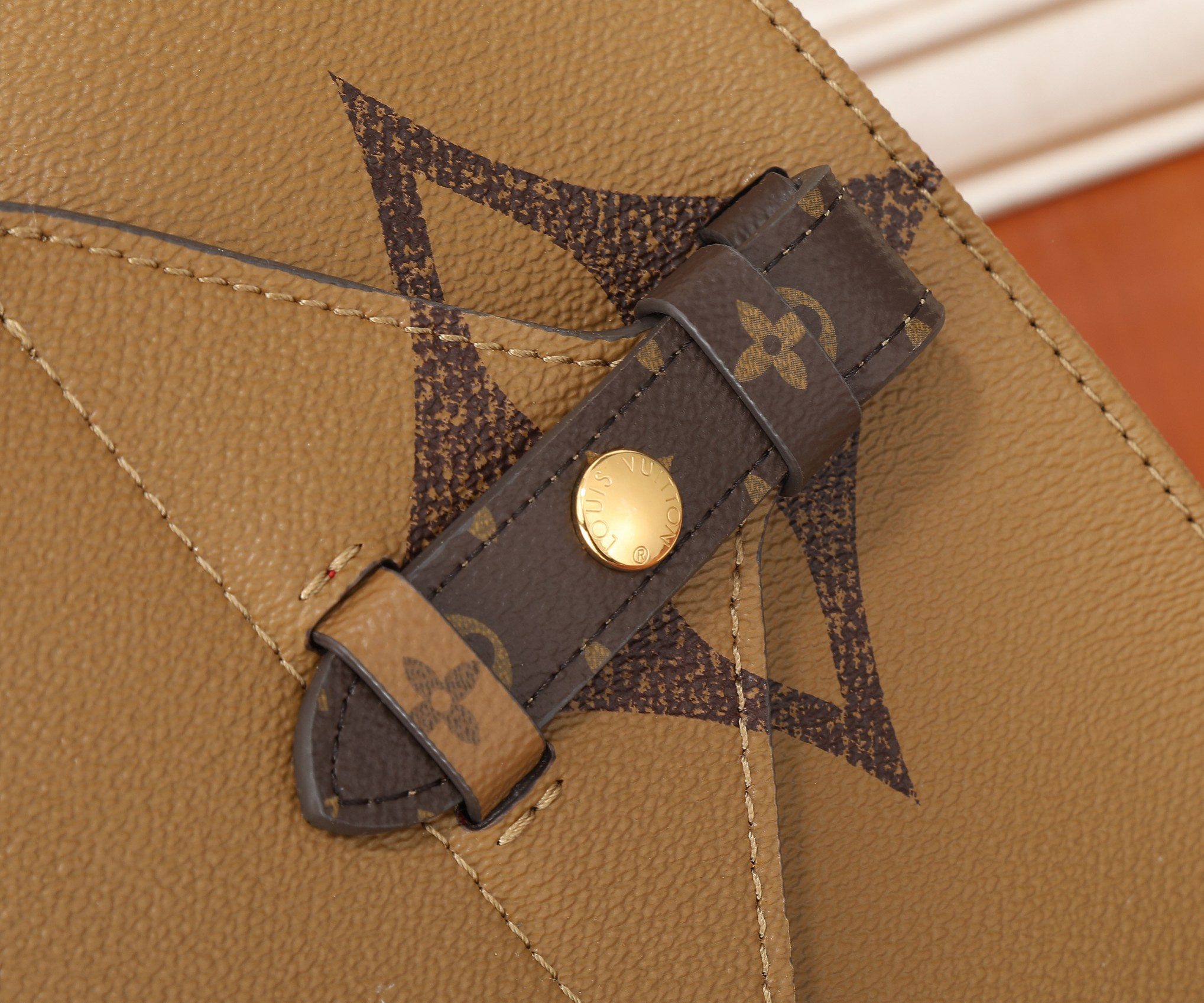 LV OnTheGo Voyage M46823 16.9 x 13 x 7.3 inches