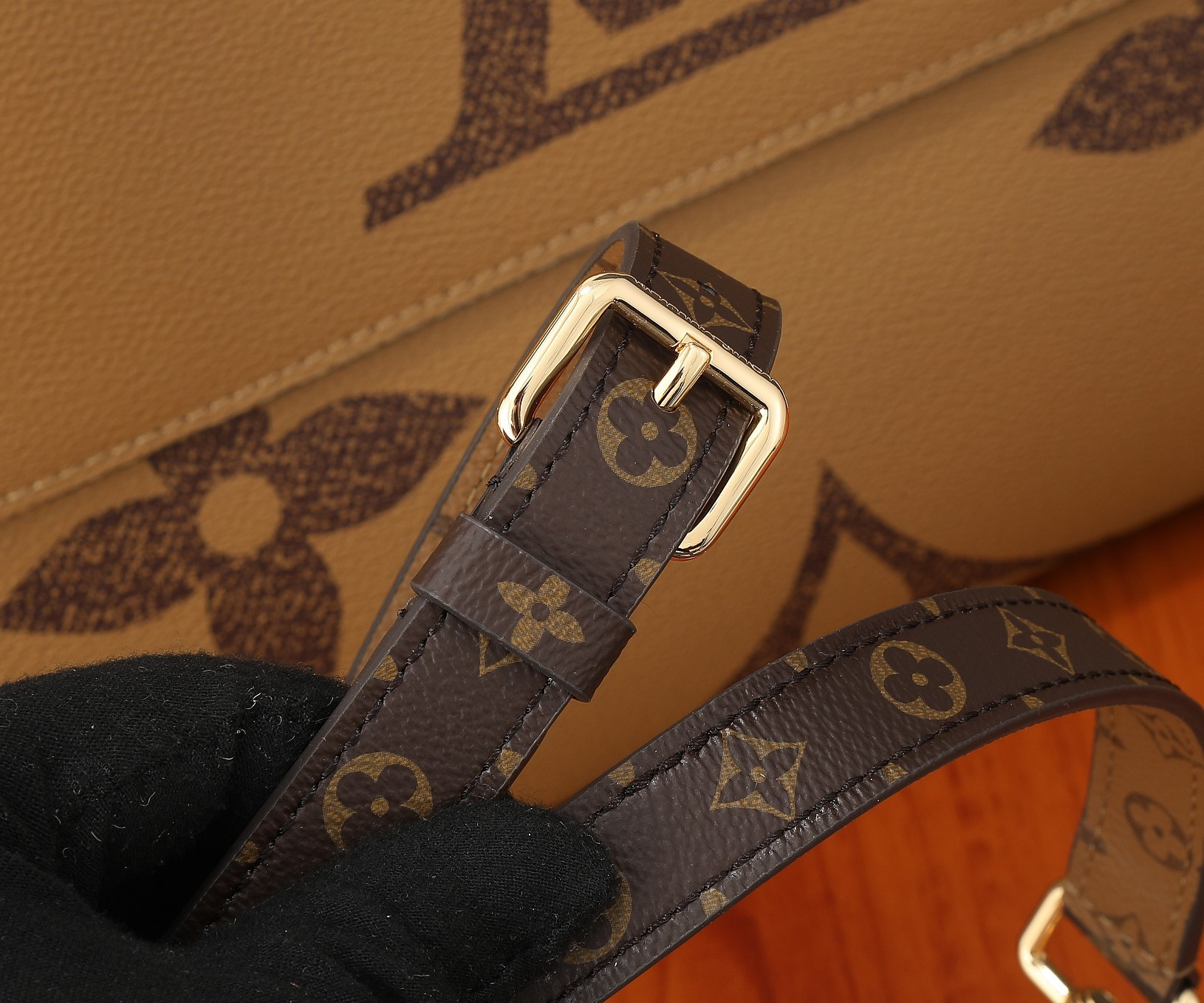 LV OnTheGo Voyage M46823 16.9 x 13 x 7.3 inches