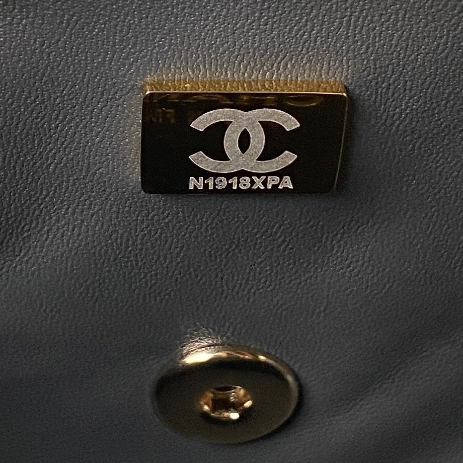 Chanel Mini Classic Handbag With Top Handle 12 × 20 × 6 cm
