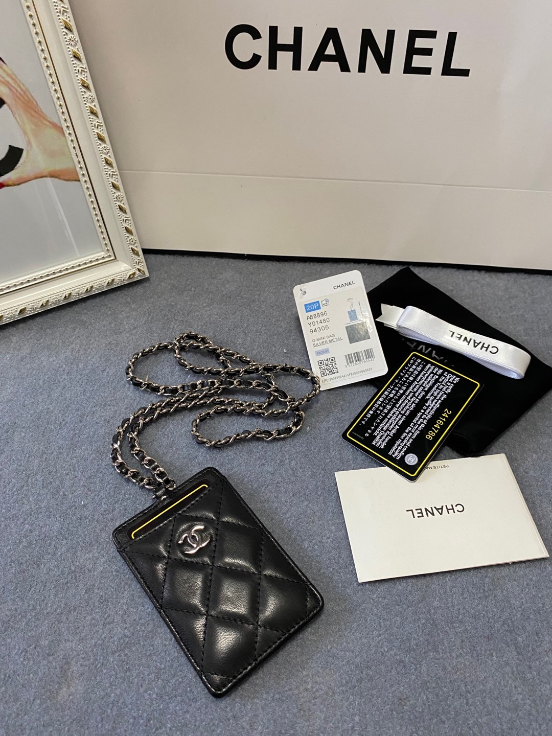 CHANEL CARD HOLDER 10.5 x7 x 0.5cm