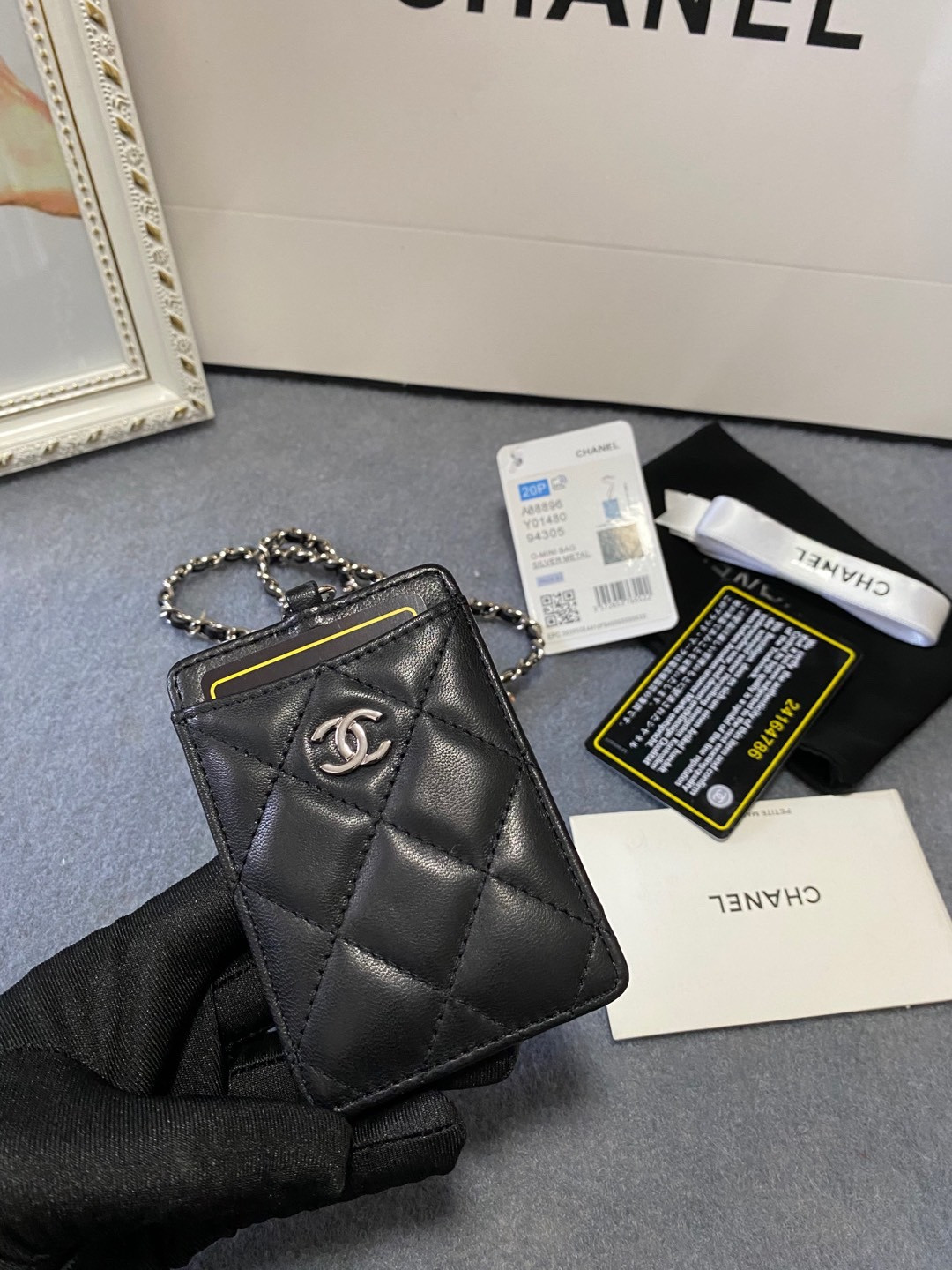CHANEL CARD HOLDER 10.5 x7 x 0.5cm