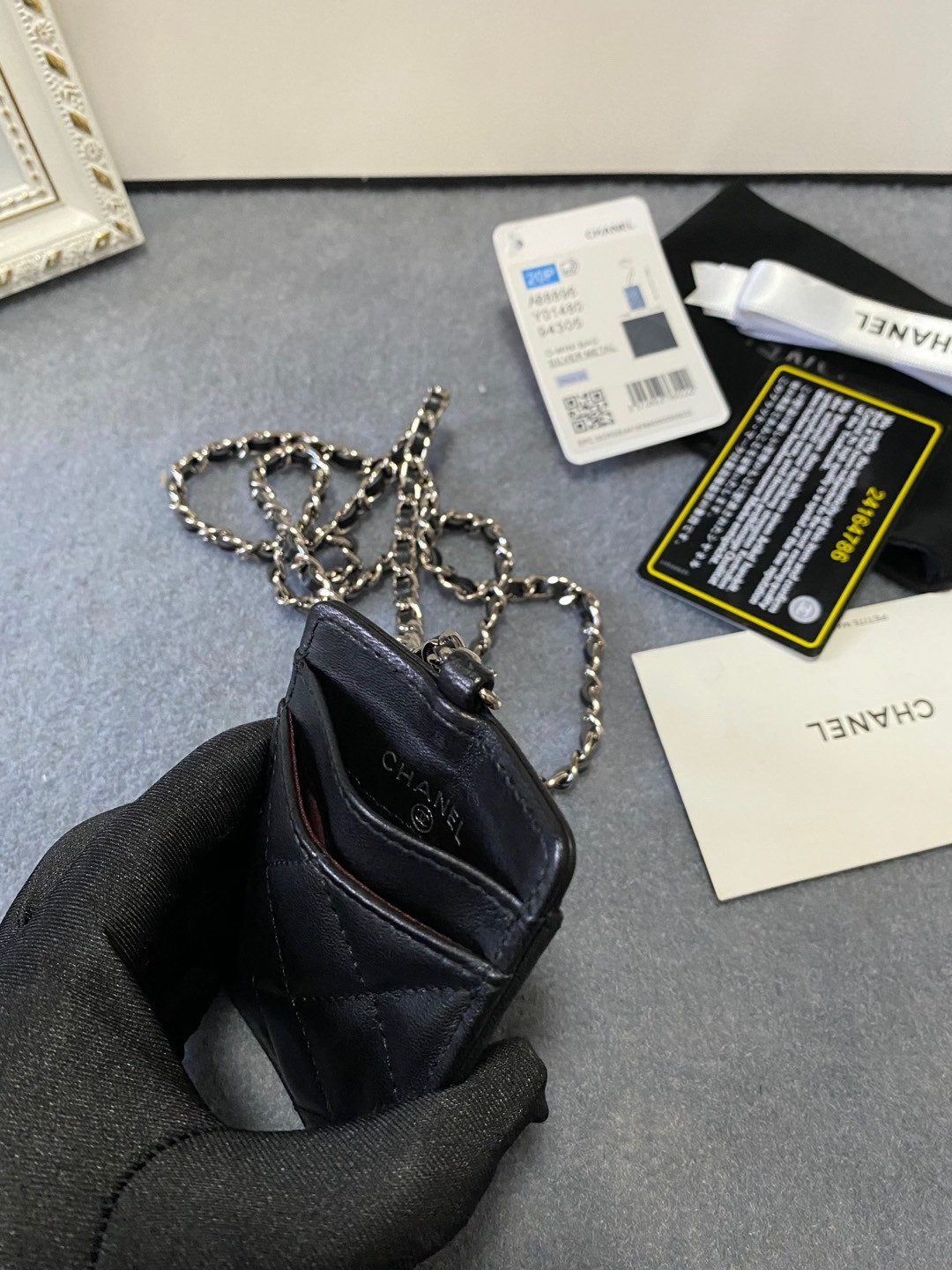 CHANEL CARD HOLDER 10.5 x7 x 0.5cm