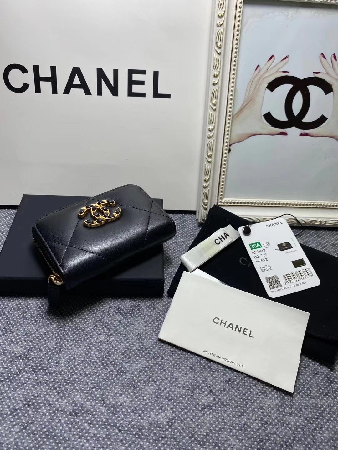 CHANEL ZIPPED COIN PURSE 7.5x 11x 2.5cm