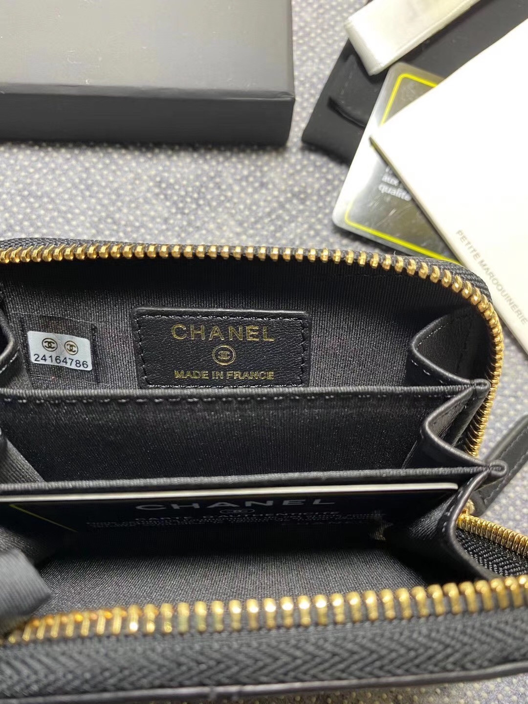 CHANEL ZIPPED COIN PURSE 7.5x 11x 2.5cm