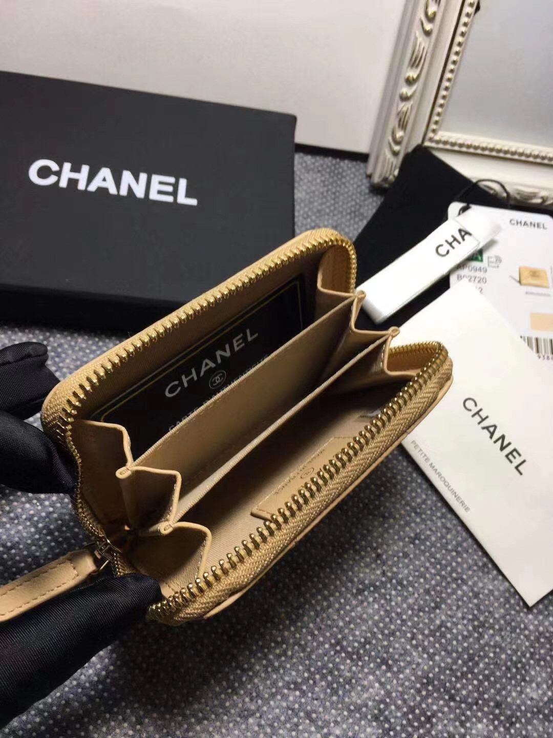 CHANEL ZIPPED COIN PURSE 7.5x 11x 2.5cm