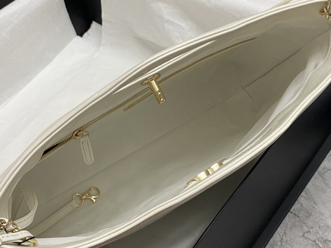 CHANEL SHOPPING BAG Shiny Lambskin & Gold-Tone Metal 35x39x8cm