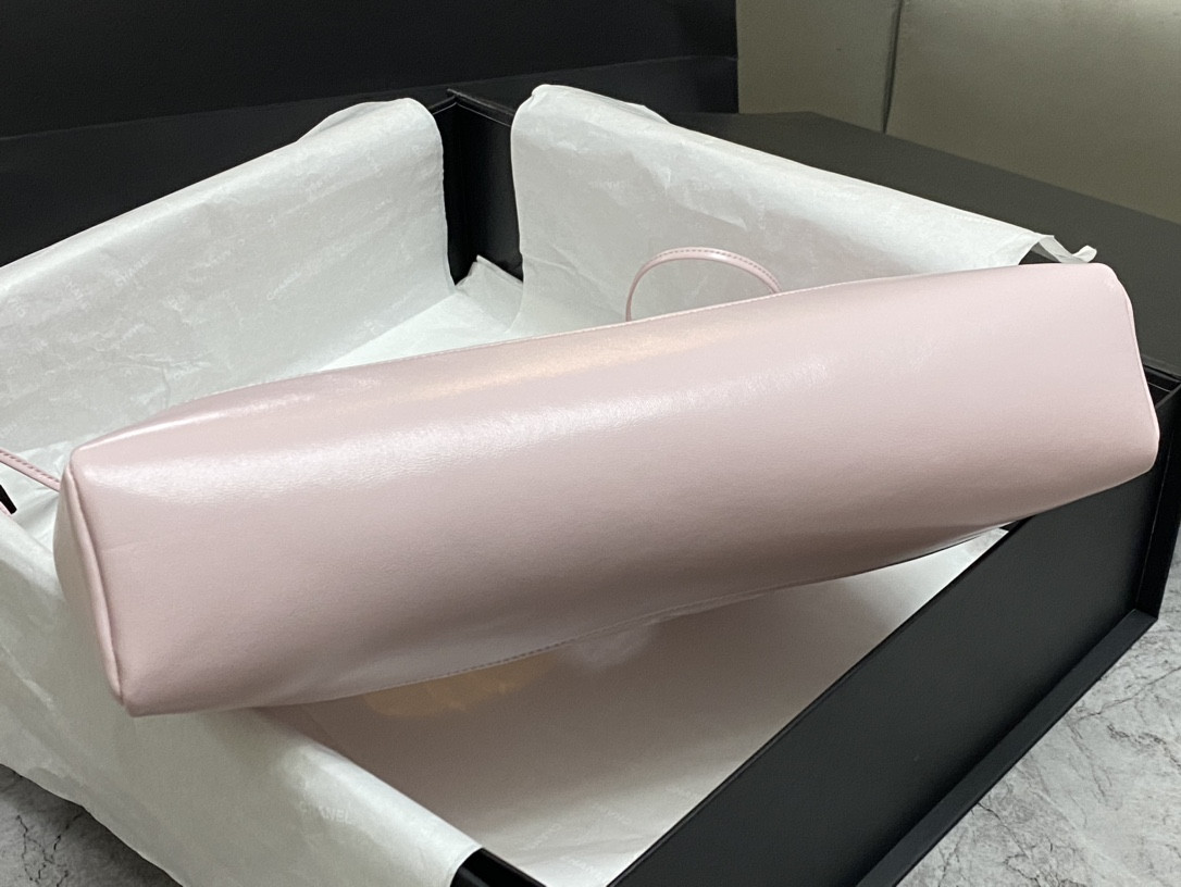 CHANEL SHOPPING BAG Shiny Lambskin & Gold-Tone Metal 35x39x8cm