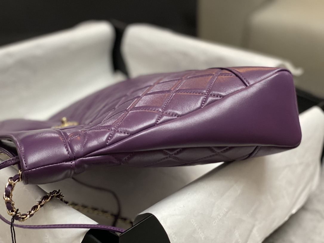 CHANEL SHOPPING BAG Shiny Lambskin & Gold-Tone Metal 35x39x8cm