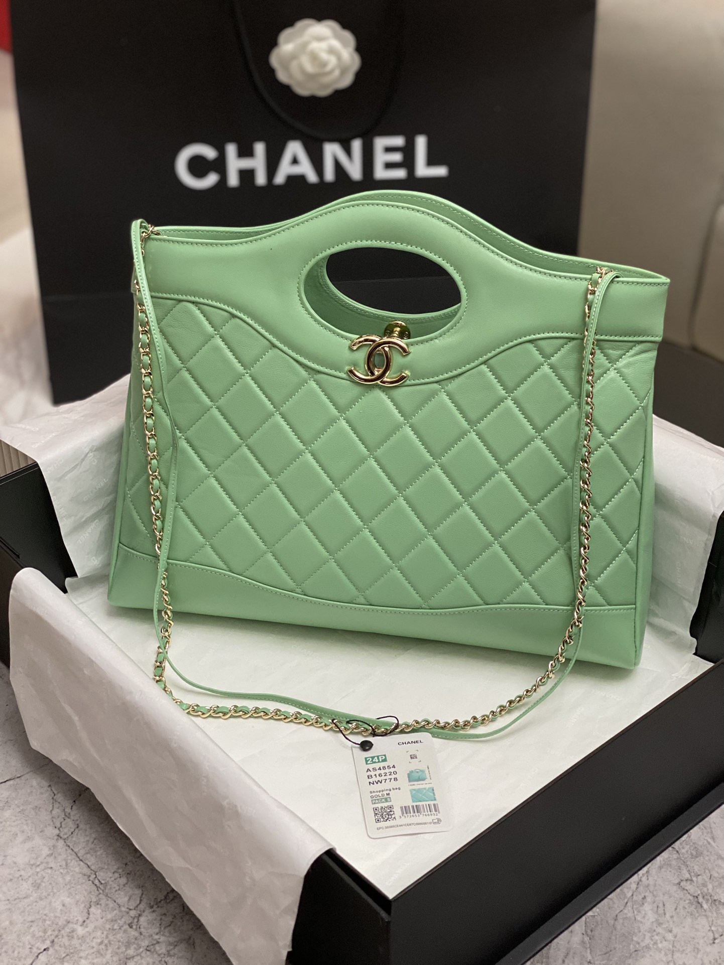 CHANEL  SHOPPING BAG Shiny Lambskin & Gold-Tone Metal Light green 35x39x8cm
