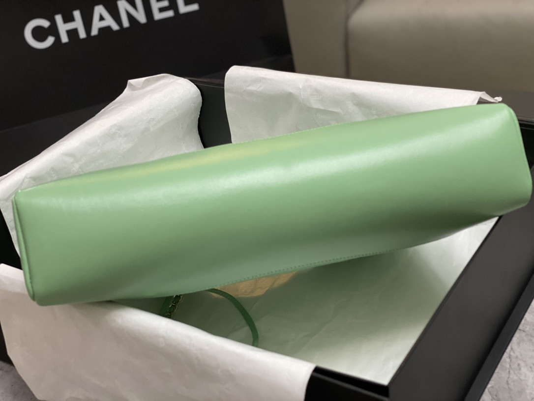 CHANEL  SHOPPING BAG Shiny Lambskin & Gold-Tone Metal Light green 35x39x8cm