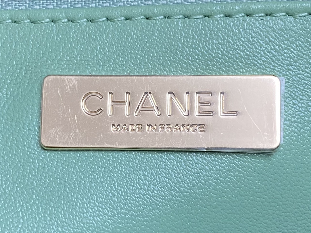 CHANEL  SHOPPING BAG Shiny Lambskin & Gold-Tone Metal Light green 35x39x8cm