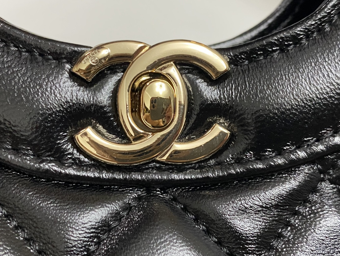 CHANEL MINI SHOPPING BAG Shiny Lambskin & Gold-Tone Metal Black 22x23x5.5cm