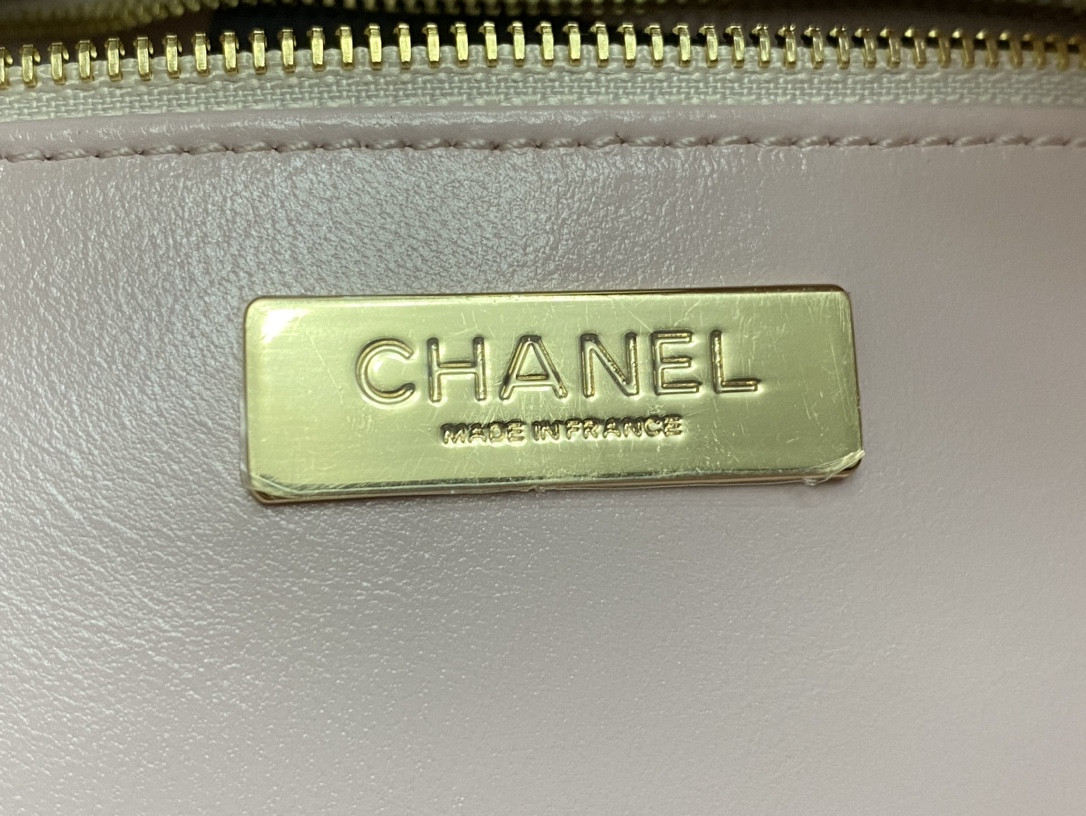 CHANEL MINI SHOPPING BAG Shiny Lambskin & Gold-Tone Metal 22x23x5.5cm