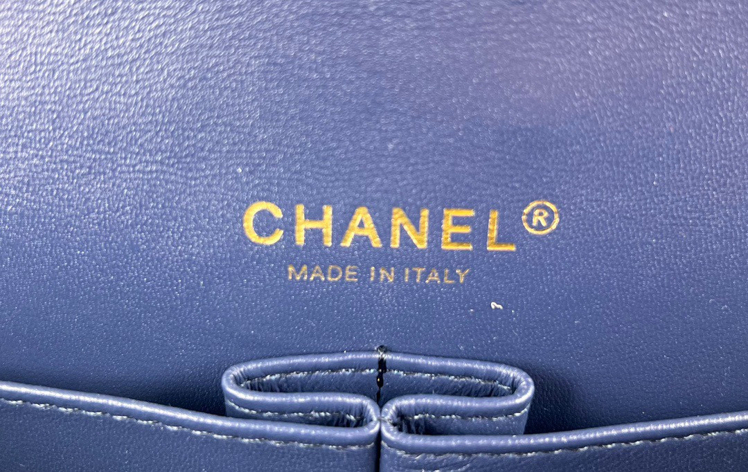 CHANEL CLASSIC 11.12 HANDBAG Tweed & Gold-Tone Metal 6 × 9.9 × 2.5 in