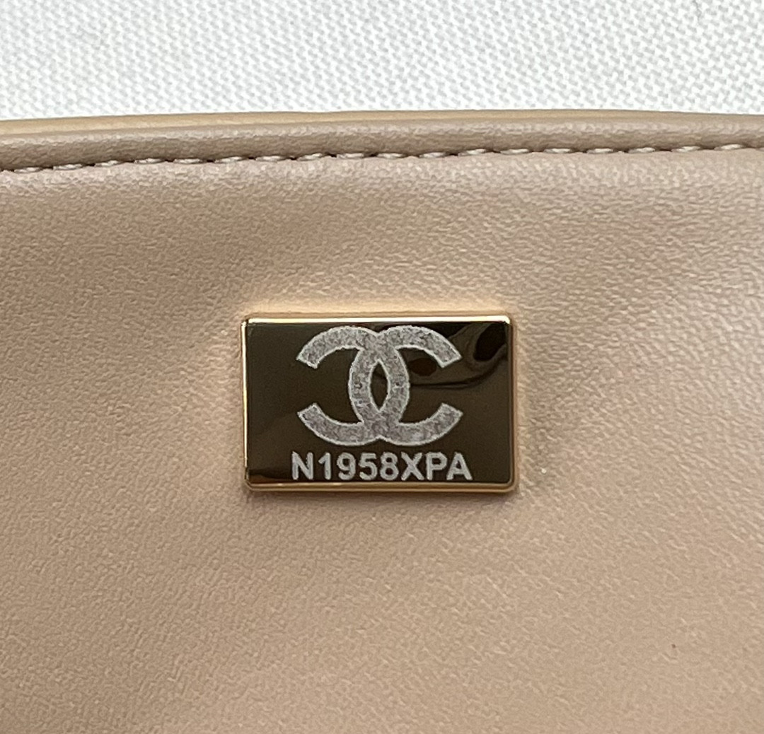 CHANEL CLASSIC 11.12 HANDBAG Tweed & Gold-Tone Metal   6 × 9.9 × 2.5 in