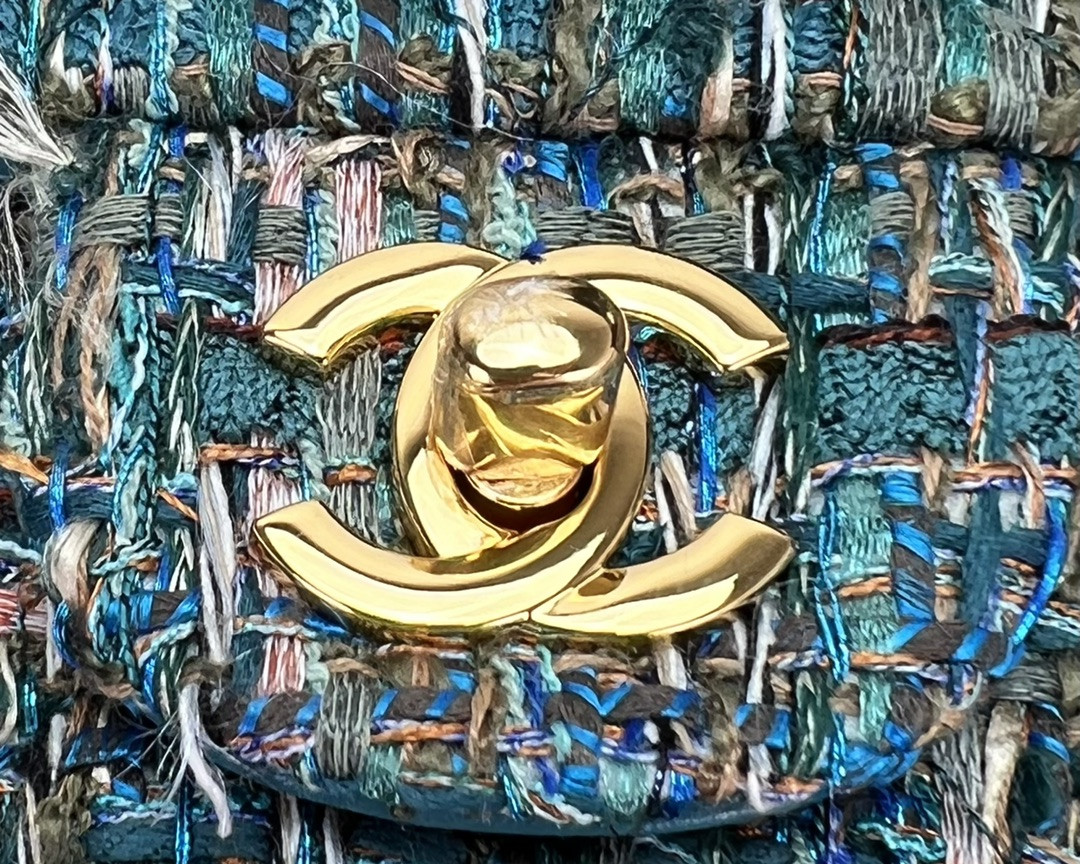 CHANEL CLASSIC 11.12 HANDBAG Tweed & Gold-Tone Metal 6 × 9.9 × 2.5 in