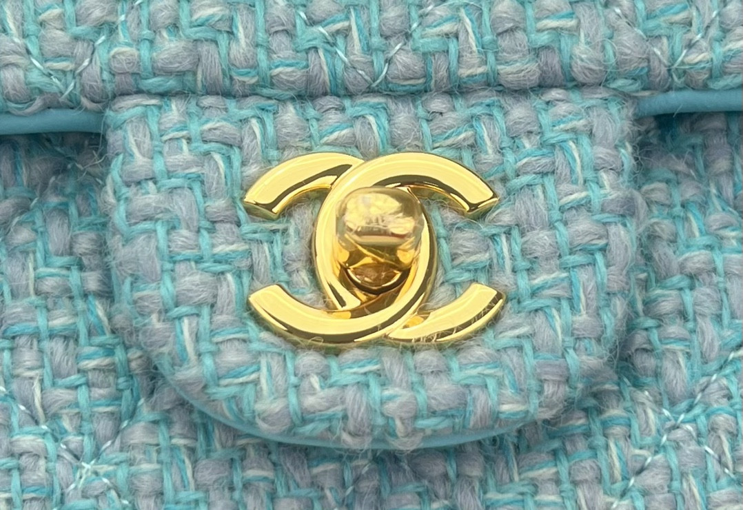 CHANEL MINI CLASSIC 11.12 HANDBAG Tweed & Gold-Tone Metal 4.7 × 7.8 × 2.3 in