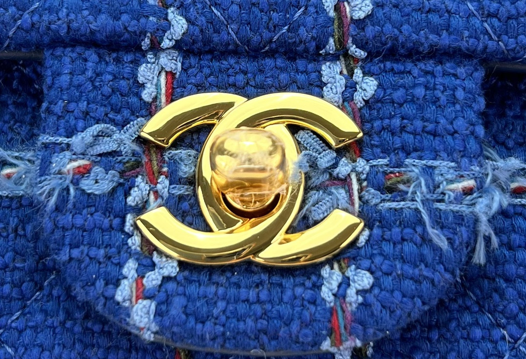 CHANEL MINI CLASSIC 11.12 HANDBAG Tweed & Gold-Tone Metal 4.7 × 7.8 × 2.3 in