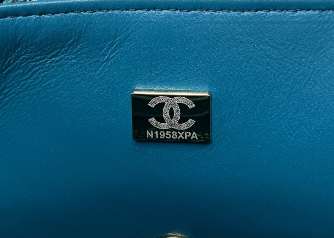 CHANEL MINI CLASSIC 11.12 HANDBAG Tweed & Gold-Tone Metal 4.7 × 7.8 × 2.3 in