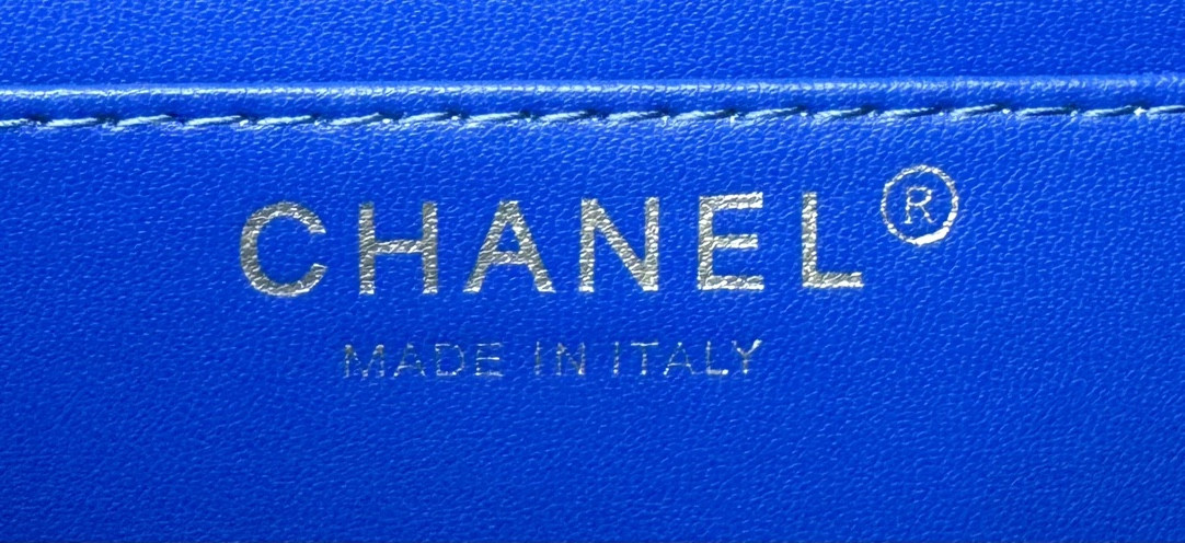 CHANEL MINI CLASSIC 11.12 HANDBAG Tweed & Silver-Tone Metal 4.7 × 7.8 × 2.3 in