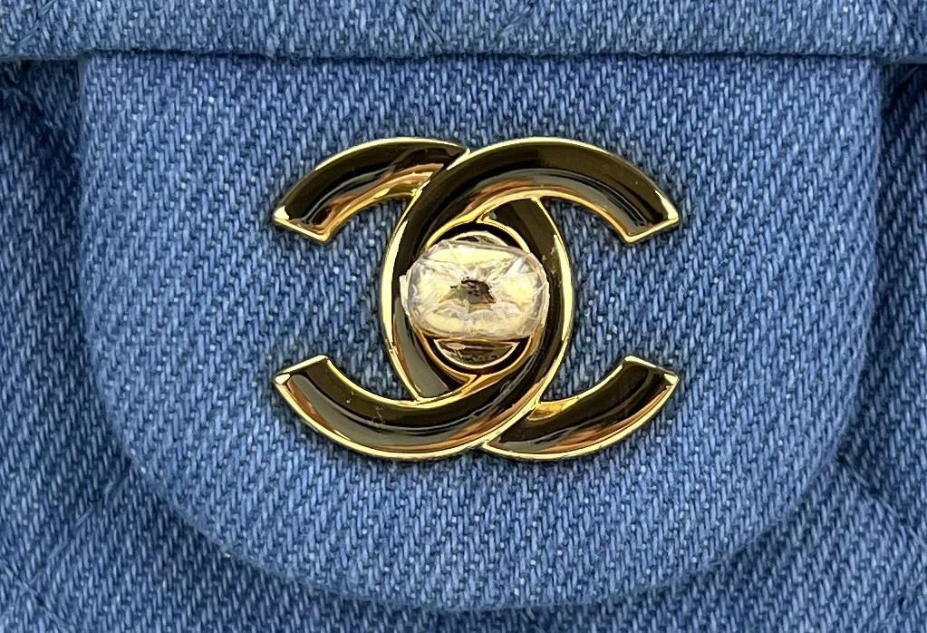 CHANEL MINI CLASSIC 11.12 HANDBAG Tweed & Gold-Tone Metal 4.7 × 7.8 × 2.3 in