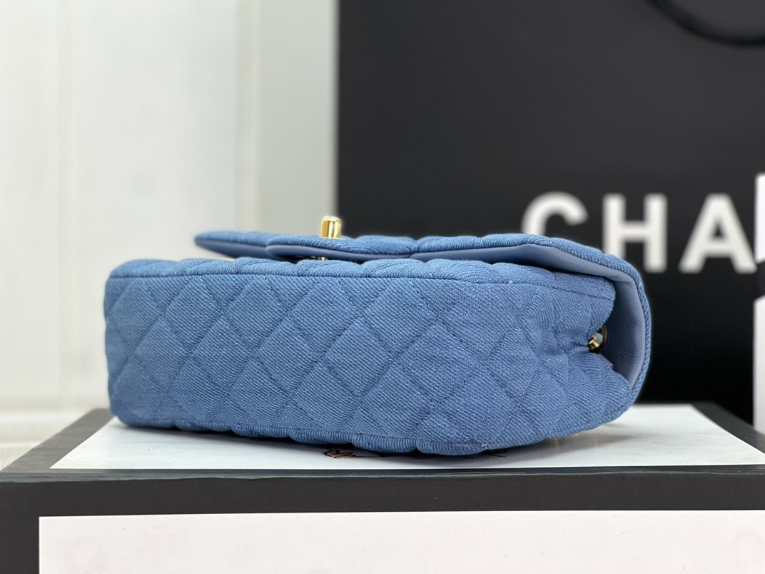 CHANEL MINI CLASSIC 11.12 HANDBAG Tweed & Gold-Tone Metal 4.7 × 7.8 × 2.3 in