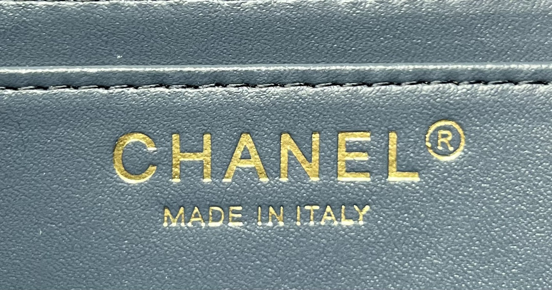 CHANEL MINI CLASSIC 11.12 HANDBAG Tweed & Gold-Tone Metal 4.7 × 7.8 × 2.3 in