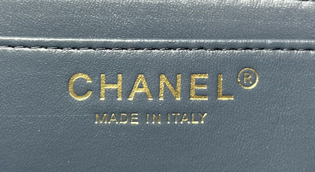 CHANEL MINI CLASSIC 11.12 HANDBAG Tweed & Gold-Tone Metal 4.7 × 7.8 × 2.3 in