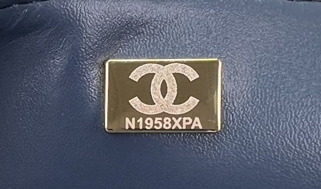 CHANEL MINI CLASSIC 11.12 HANDBAG Tweed & Gold-Tone Metal 4.7 × 7.8 × 2.3 in