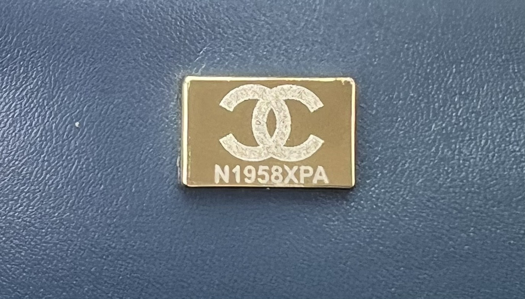 CHANEL MINI CLASSIC 11.12 HANDBAG Tweed & Gold-Tone Metal 4.7 × 7.8 × 2.3 in