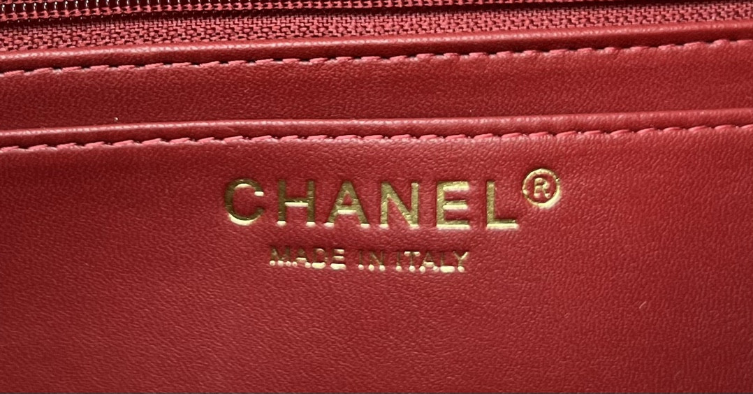 CHANEL MINI CLASSIC 11.12 HANDBAG Tweed & Gold-Tone Metal 4.7 × 7.8 × 2.3 in