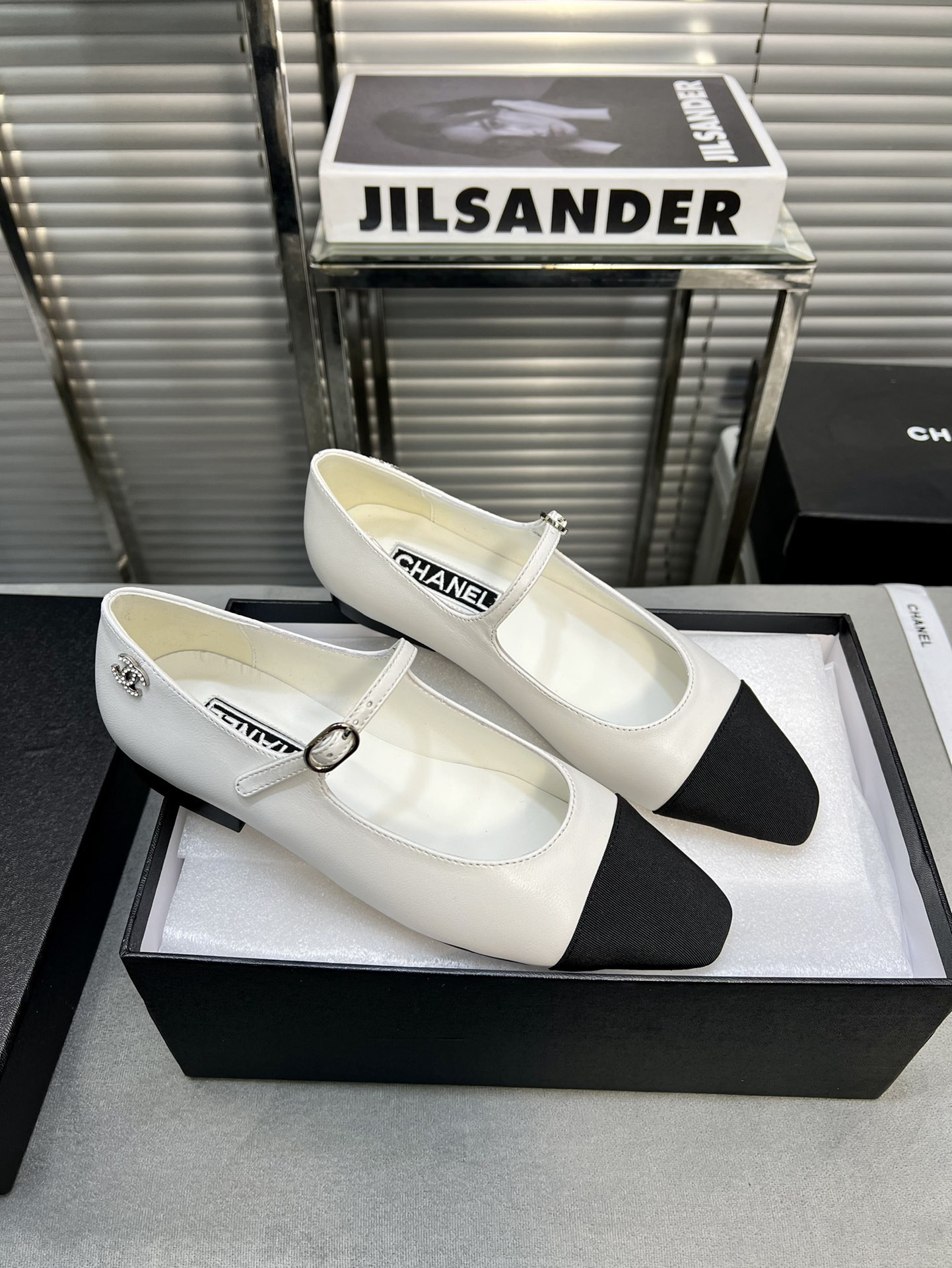 UA CHANEL MARY JANES Lambskin