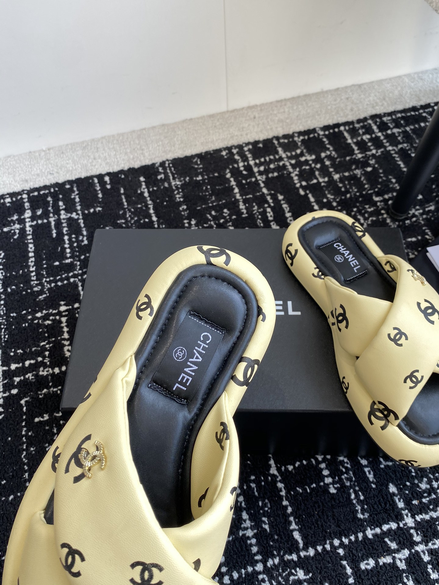 UA CHANEL SLIPPERS