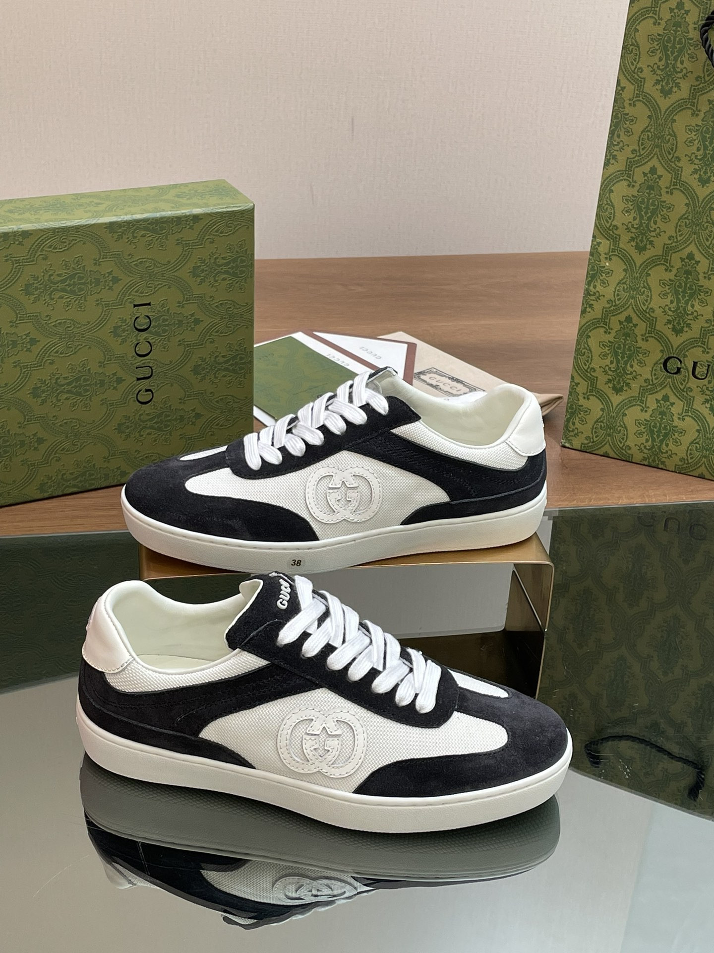 UA GUCCI INTERLOCKING G SNEAKER Black and White