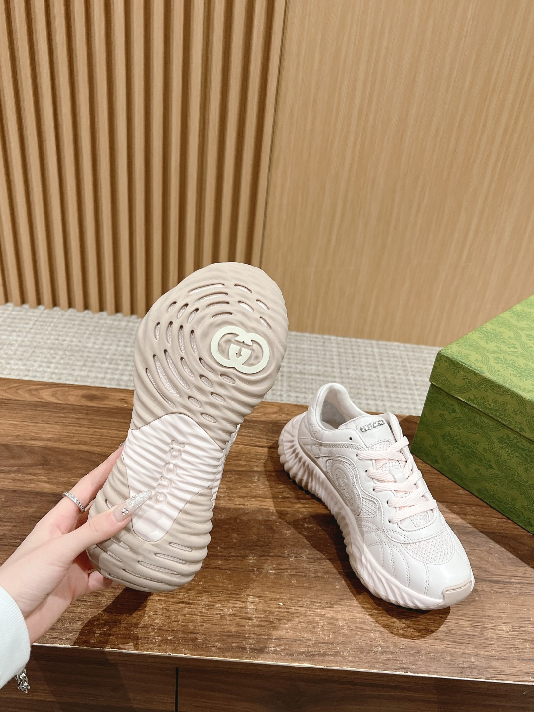 UA GUCCI RIPPLE SNEAKER