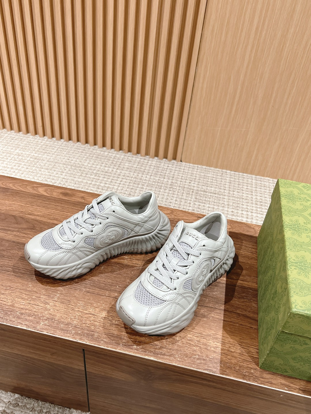 UA GUCCI RIPPLE SNEAKER