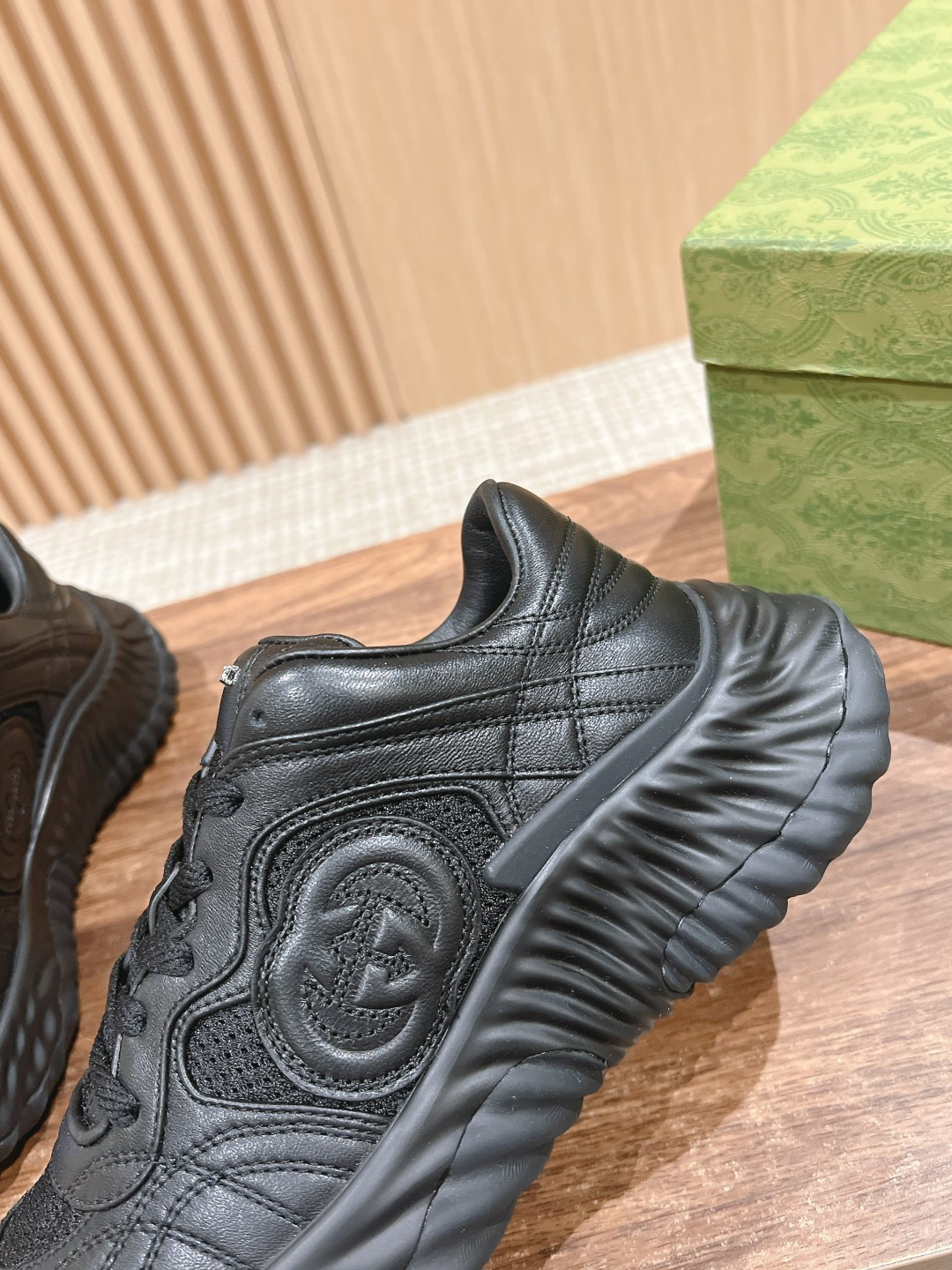 UA GUCCI RIPPLE SNEAKER