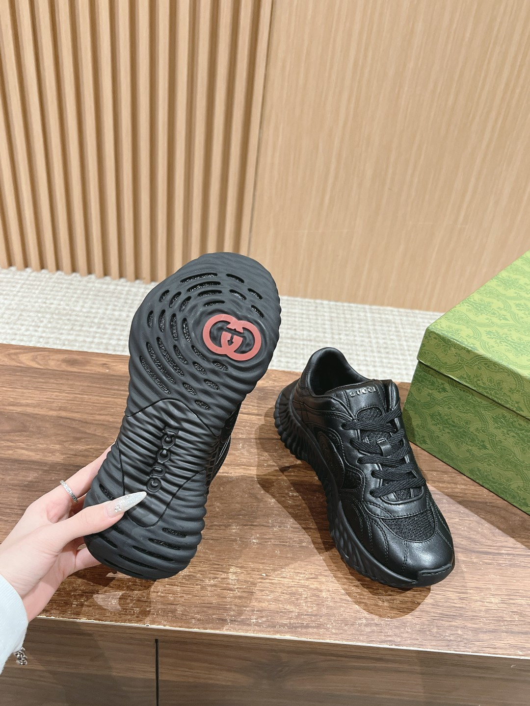 UA GUCCI RIPPLE SNEAKER